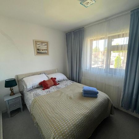 Вілла Hollemeadow Bloxwich Екстер'єр фото