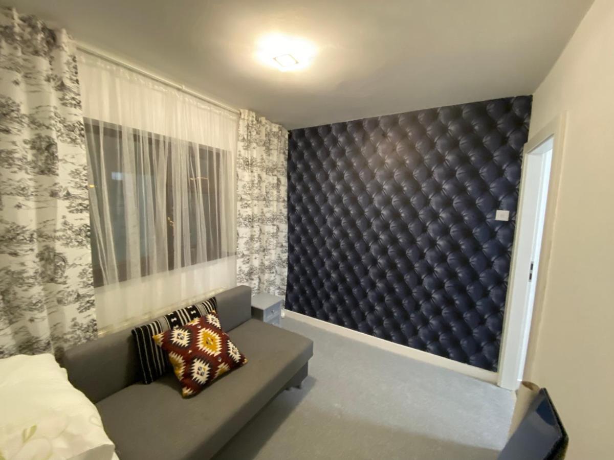 Вілла Hollemeadow Bloxwich Екстер'єр фото