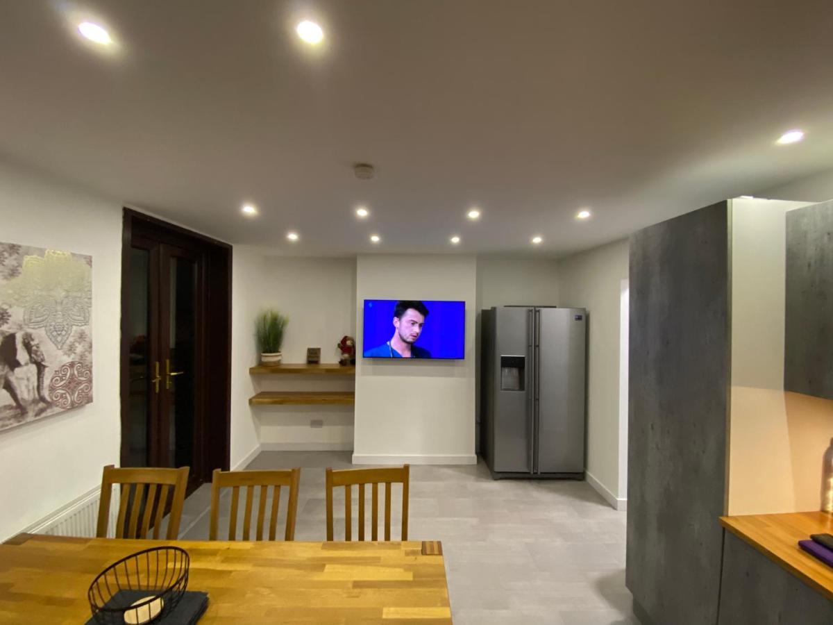 Вілла Hollemeadow Bloxwich Екстер'єр фото